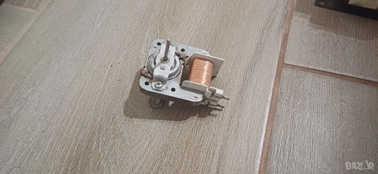 Ел мотор от микровалнова вентилатор, снимка 1