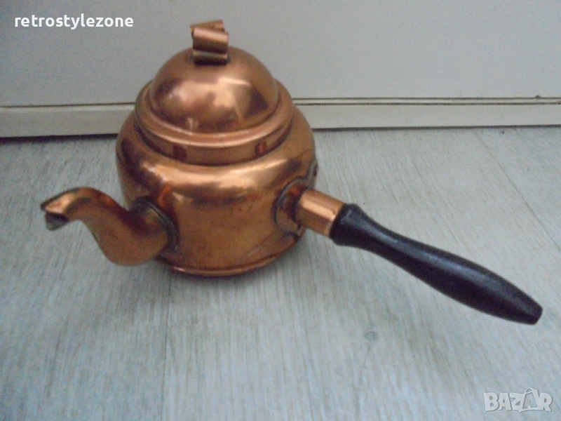 № 8222 стар малък метален / меден чайник   , снимка 1