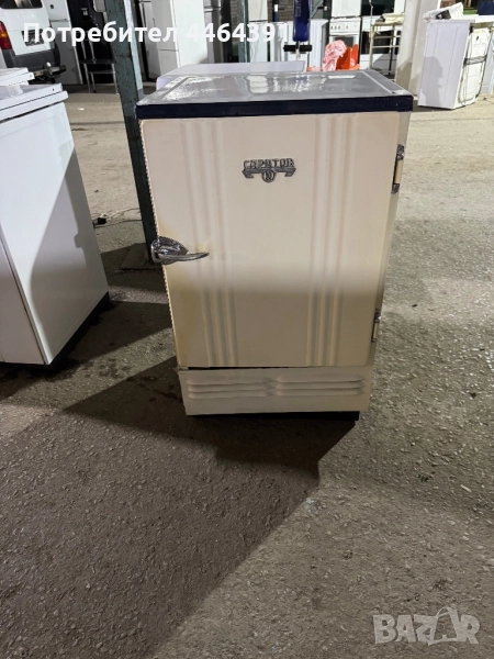 Ретро хладилник Саратов , снимка 1