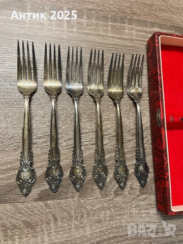 Винтидж комплект вилици от мельхиор (6 броя) в оригинален футляр, снимка 3 - Антикварни и старинни предмети - 52409208