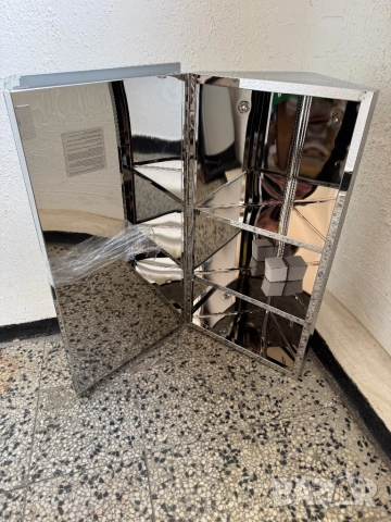 Ъглов Шкаф с Огледало за Баня, Стенен Монтаж, от Неръждаема Стомана, 3 Рафта, 60×30×19 см!, снимка 3 - Шкафове - 52859543