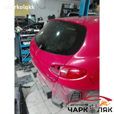 заден капак алфа ромео 147 червен, снимка 3 - Части - 47592924