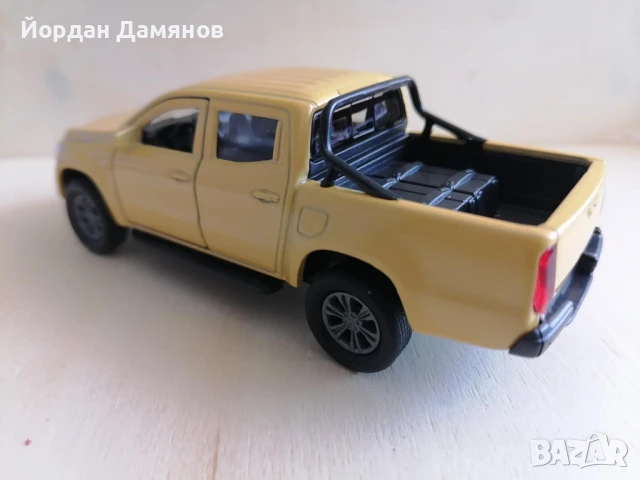 Мерцедес Х-класа в мащаб 1:34, снимка 3 - Колекции - 50541098