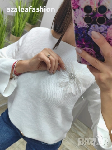 Дамски пуловер с брошка