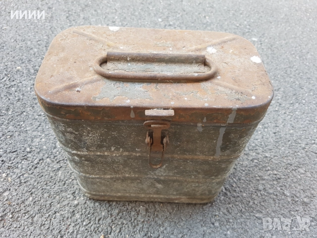 Стара метална кутия