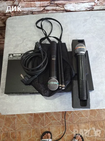 B52 UHF-220 – безжични микрофони