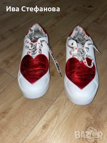 Love Moschino, Кожени спортни обувки със сърцевидна апликация, Бял/Червен, снимка 12 - Дамски ежедневни обувки - 34741732