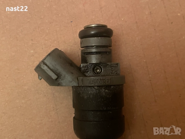 Дюзи бензинови 06A90603IBT от VW Golf 5/Фолксваген Голф 5, снимка 2 - Части - 52471136