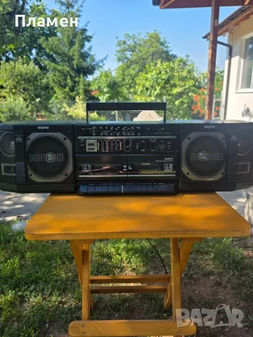 Продавам Sanyo M803SR.