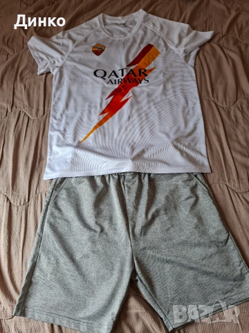 Фланелка на Рома и къси гащи!