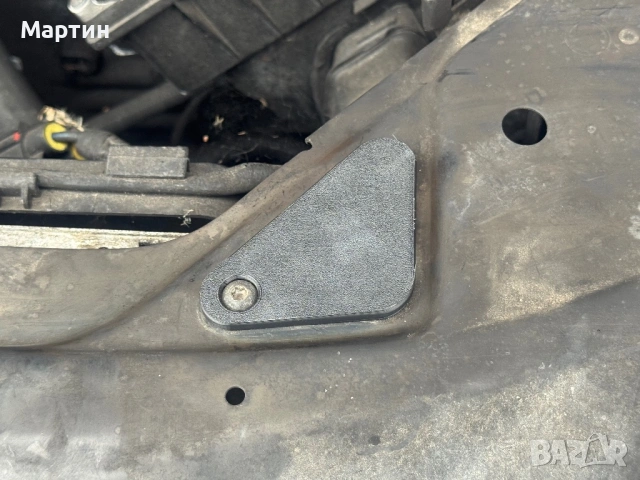 Държач за радиатор Volvo V70/XC70/S80, снимка 2 - Части - 54298313