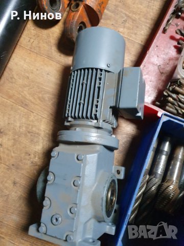 Монофазен ел.двигател с редуктор 80 оборота 2.2kW, снимка 7 - Електродвигатели - 32044713