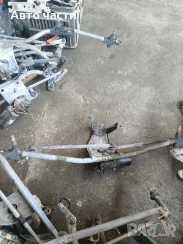 2009 Ford Transit 2.4 TDCI Мотор и лостове за предни чистачки 404.524, снимка 2 - Части - 50817810