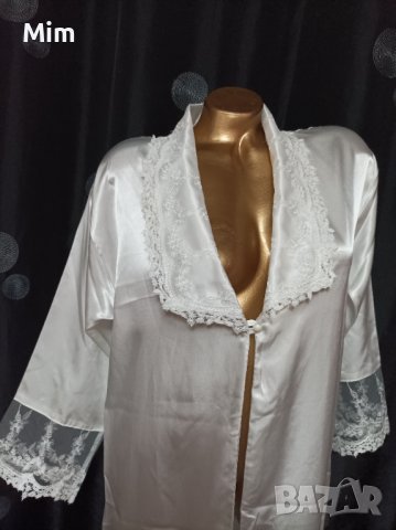Jest S/M Бял сатенен дълъг халат с дантела , снимка 4 - Нощници - 37192369