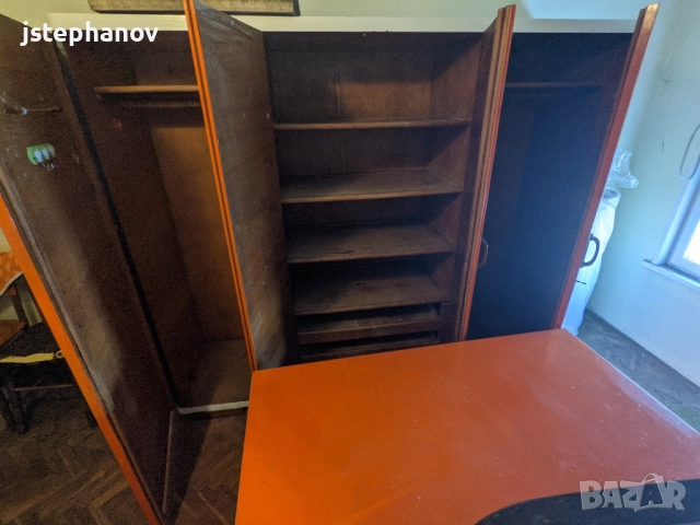 ПОДАРЯВАТ СЕ! Подарявам стари мебели - легла, шкафове, бюро, ракла, снимка 10 - Гардероби - 52641959