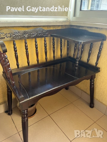 Продавам старинен стол- масичка