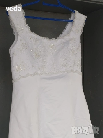 Красива сватбена рокля сатен с бродерия и перли размер М, снимка 5 - Рокли - 54101228
