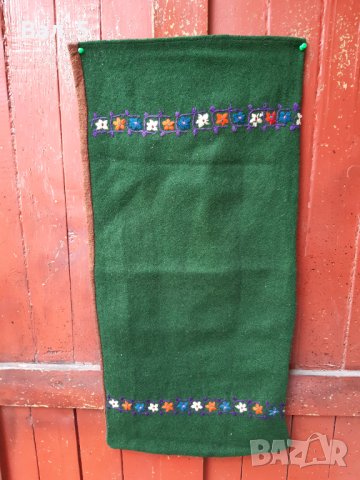 Автентична тъкана вълнена калъфка . Носия