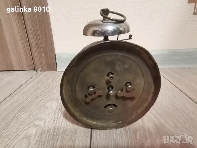 Стар работещ будилник, снимка 4 - Антикварни и старинни предмети - 56465527