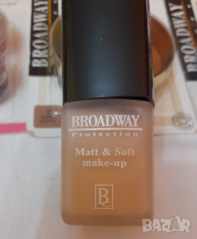 Broadway - 2 бр. lip gloss, + 1 бр. едноцветна пудра+1 бр. бронзираща пудра+ 1 бр. фон дьо тен, снимка 5 - Декоративна козметика - 40209152