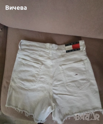 Къси бели дънки Tommy Hilfiger , снимка 4 - Къси панталони и бермуди - 54349767
