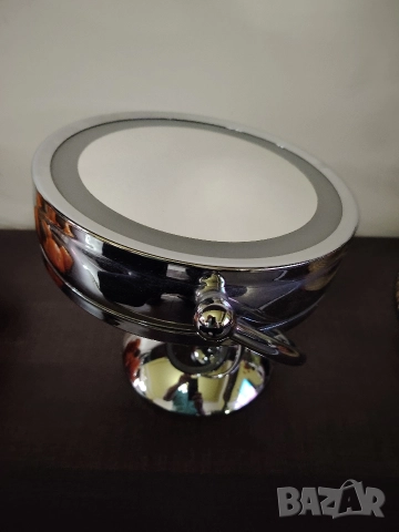 Козметично огледало увеличаващо със сензорно осветление, снимка 4 - Огледала - 52920986