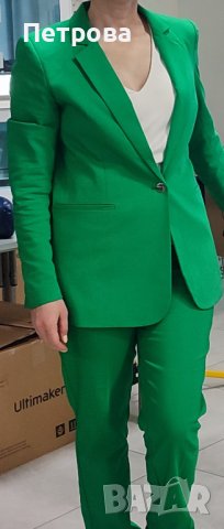 Елегантен зелен костюм