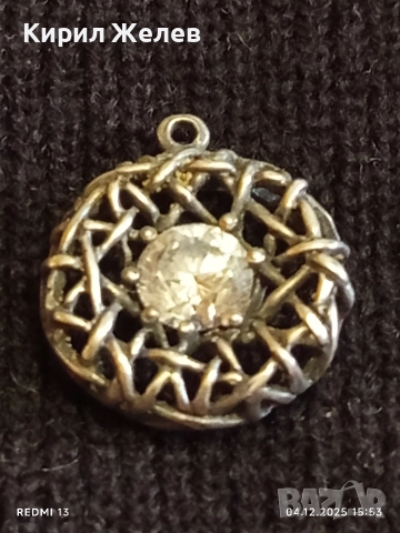 Сребърен медальон с келтски възел и централен камък Мойонит ръчна изработка 49770, снимка 2 - Колиета, медальони, синджири - 52651957