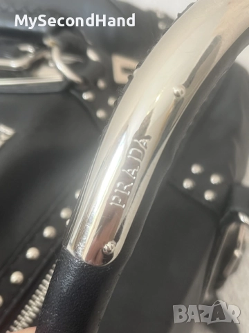 Prada оригинална кожена чанта, снимка 8 - Чанти - 56403514