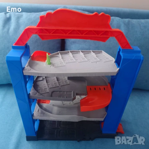 Stunt гараж Hot Wheels, снимка 3 - Коли, камиони, мотори, писти - 50582144