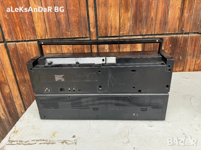 Радио касетофон universum , снимка 3 - Радиокасетофони, транзистори - 52044344