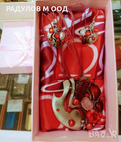 Дамски комплекти шал, колие и обеци в подаръчна кутия , снимка 12 - Подаръци за жени - 31467934