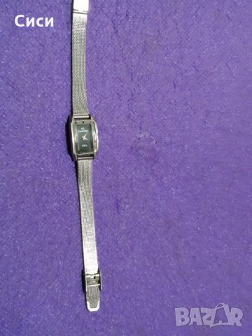 Дамски кварцов часовник, снимка 1 - Луксозни - 30302659