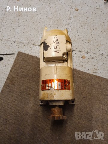 Монофазен ел.двигател с редуктор 15 оборота  240 вата, снимка 1