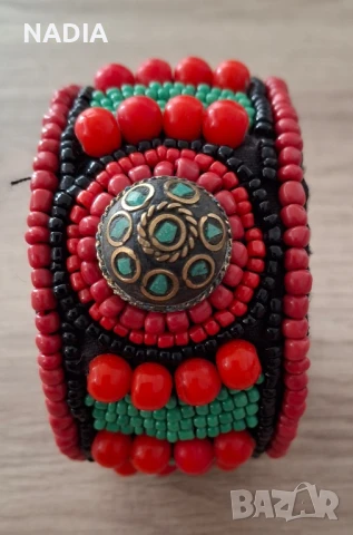 Масивна гривна с мъниста