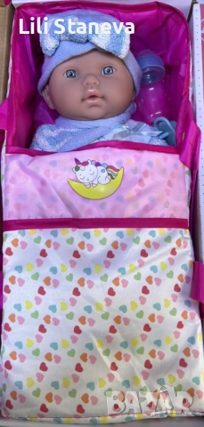 Кукла бебе с пълен комплект – Шише, пижама, легълце и аксесоари - 42 см - НА БЪЛГАРСКИ., снимка 2 - Кукли - 52564752