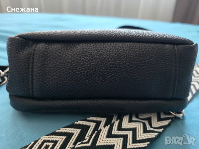 Дамска черна чанта , снимка 4 - Чанти - 56057404