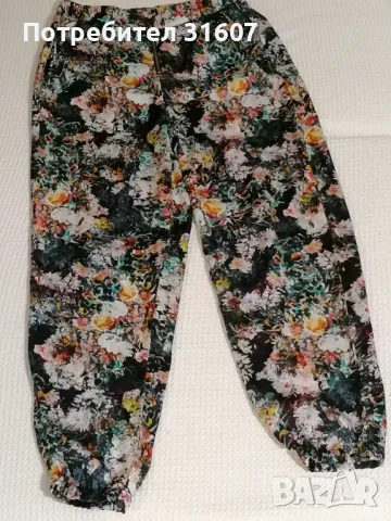 Сатенен панталон във флорални мотиви, снимка 3 - Панталони - 47261178
