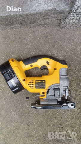 Акумулаторен прободен трион / зеге DeWalt DC330 с две батерии., снимка 3 - Други инструменти - 50464638