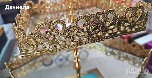 Луксозна двуетажна декорация в златисто с огледални основи, подходяща и като поставка за бижута, снимка 3 - Други - 48997821