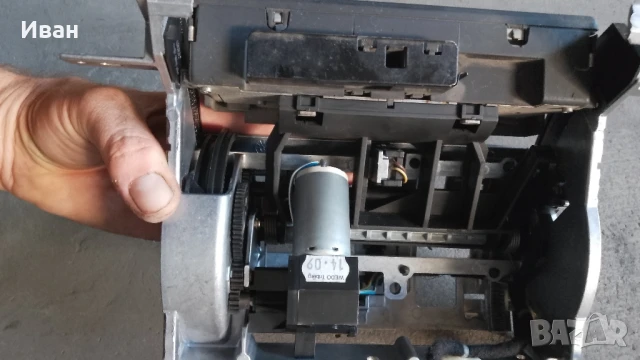 Механизъм за дисплея за Ауди А8 4E, снимка 2 - Части - 51347730