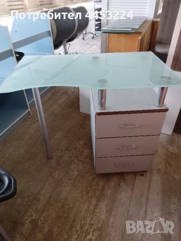 Бюро за маникюр и пароозонатор за почистване на лице , снимка 2 - Козметични уреди - 51756216