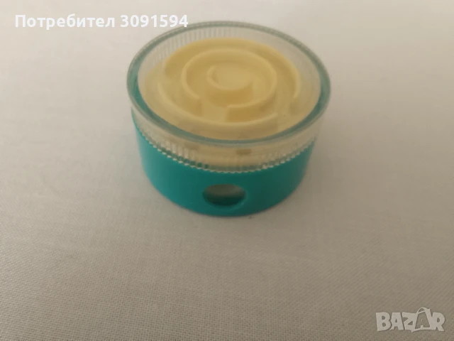 Винтидж острилка със игра Германия , снимка 1