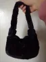 Дамска пухкава малка чантичка в черен цвят, снимка 15