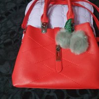 Червена дамска чанта, снимка 1 - Чанти - 30262507