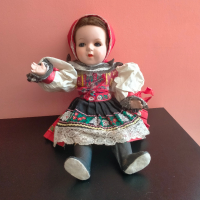 Колекционерска кукла народна носия Чехословакия ретро Celluloid 35 см, снимка 8 - Колекции - 44934272