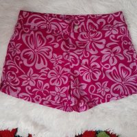 Дамски шорти, снимка 1 - Къси панталони и бермуди - 37742214