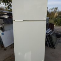 Хладилник с камера , снимка 1 - Хладилници - 42896349
