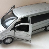 Bburago Mercedes-Benz Vito - 1:32, снимка 9 - Колекции - 44550119