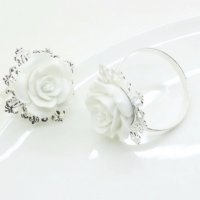 бяла роза пръстен халка декорация за трапезата на салфетки и кърпи , снимка 2 - Аксесоари за кухня - 31685462
